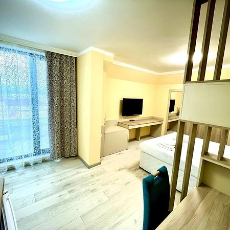 פרימורסקו Sea View Apartment Free Parking מראה חיצוני תמונה