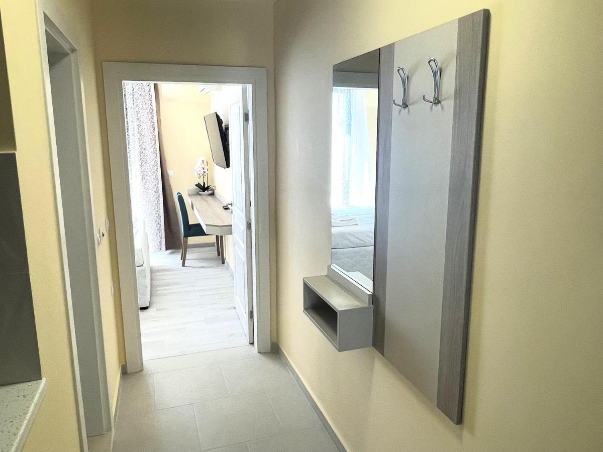 פרימורסקו Sea View Apartment Free Parking מראה חיצוני תמונה