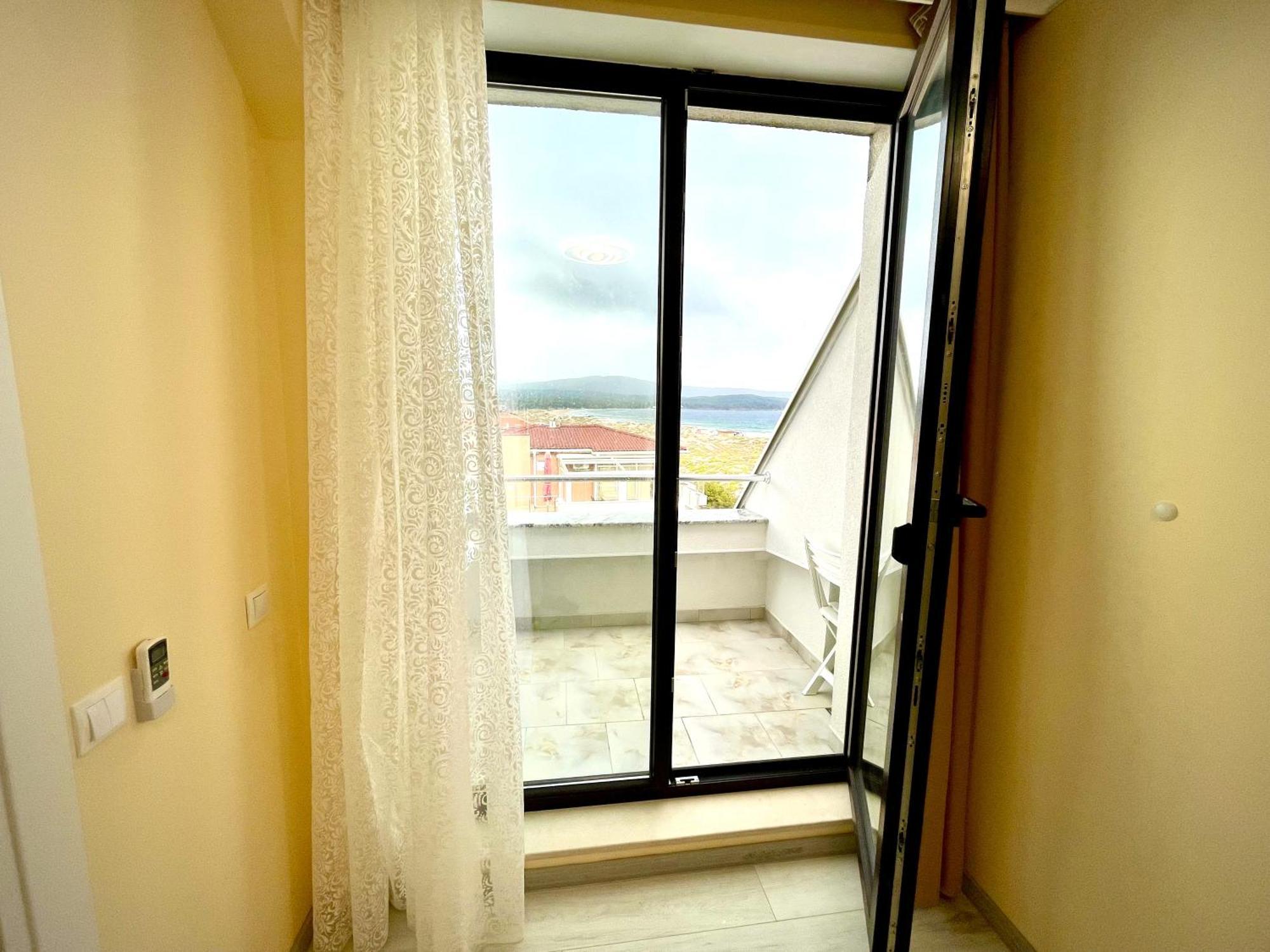 פרימורסקו Sea View Apartment Free Parking מראה חיצוני תמונה